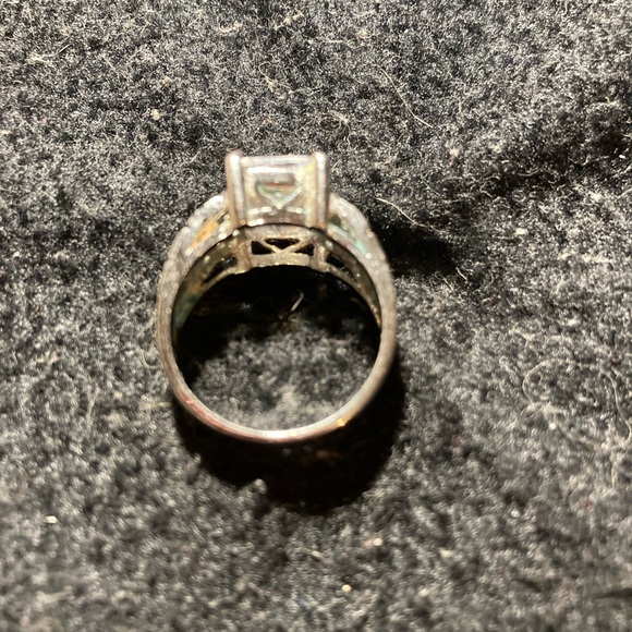 Large costume jewelry - Picture 3 of 3